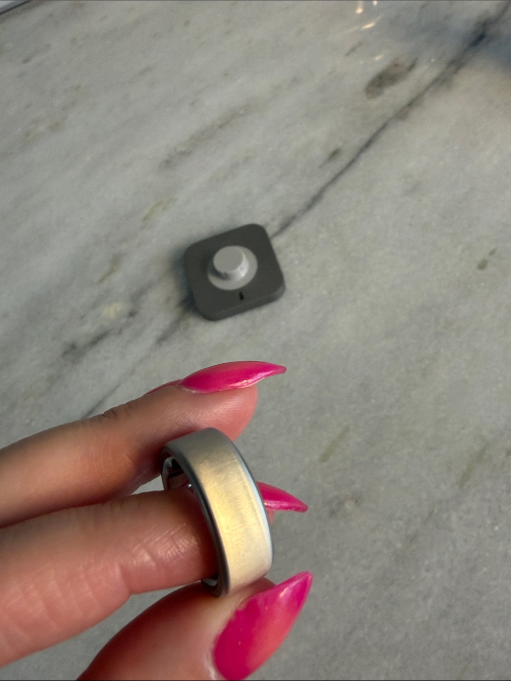 Oura Gray Magnetic Ring and Charger - Brushed Silver Smart Ring size 7 used 2x - Picture 3 of 7